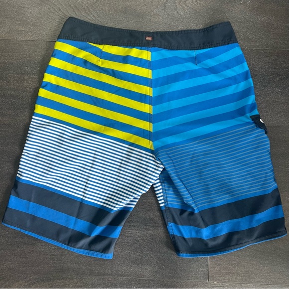 Billabong blue men’s swim shorts - Picture 2 of 5
